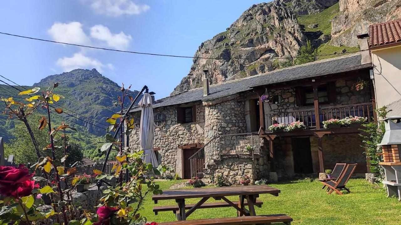 Apartamentos Rurales La Laguna Somiedo Valle de Lago Exteriör bild