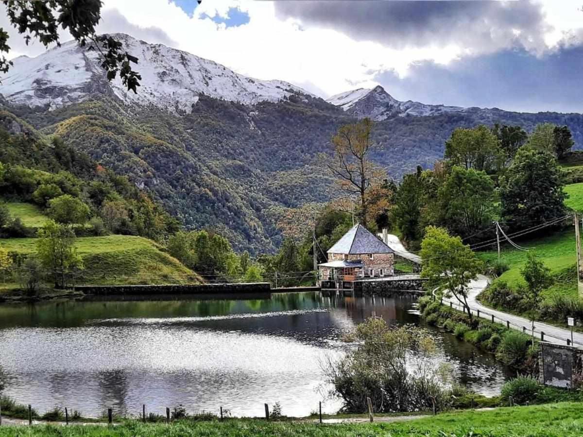 Apartamentos Rurales La Laguna Somiedo Valle de Lago Exteriör bild