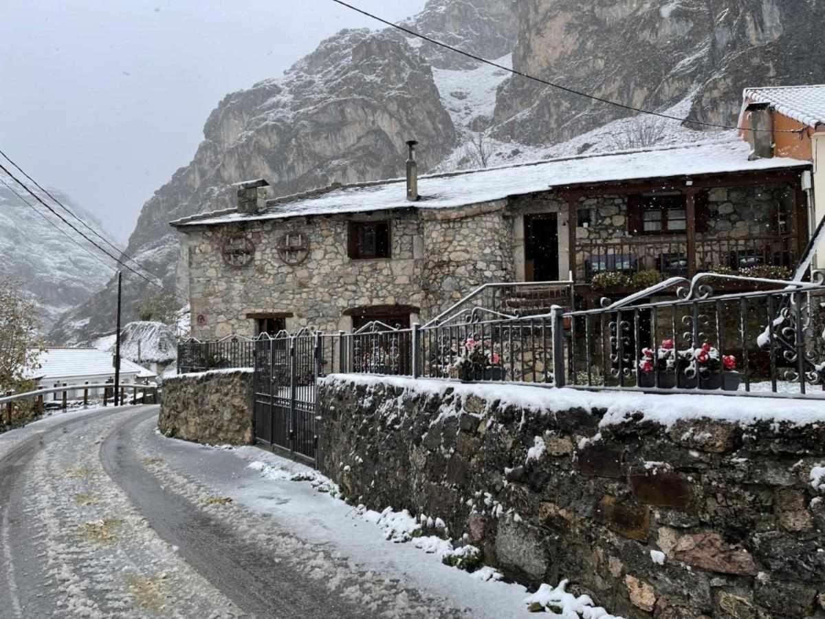 Apartamentos Rurales La Laguna Somiedo Valle de Lago Exteriör bild