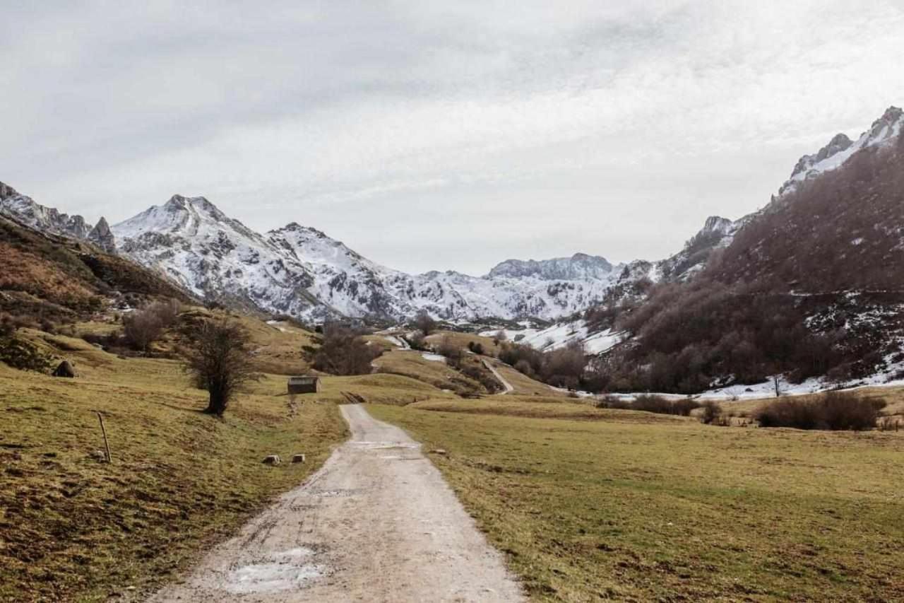 Apartamentos Rurales La Laguna Somiedo Valle de Lago Exteriör bild