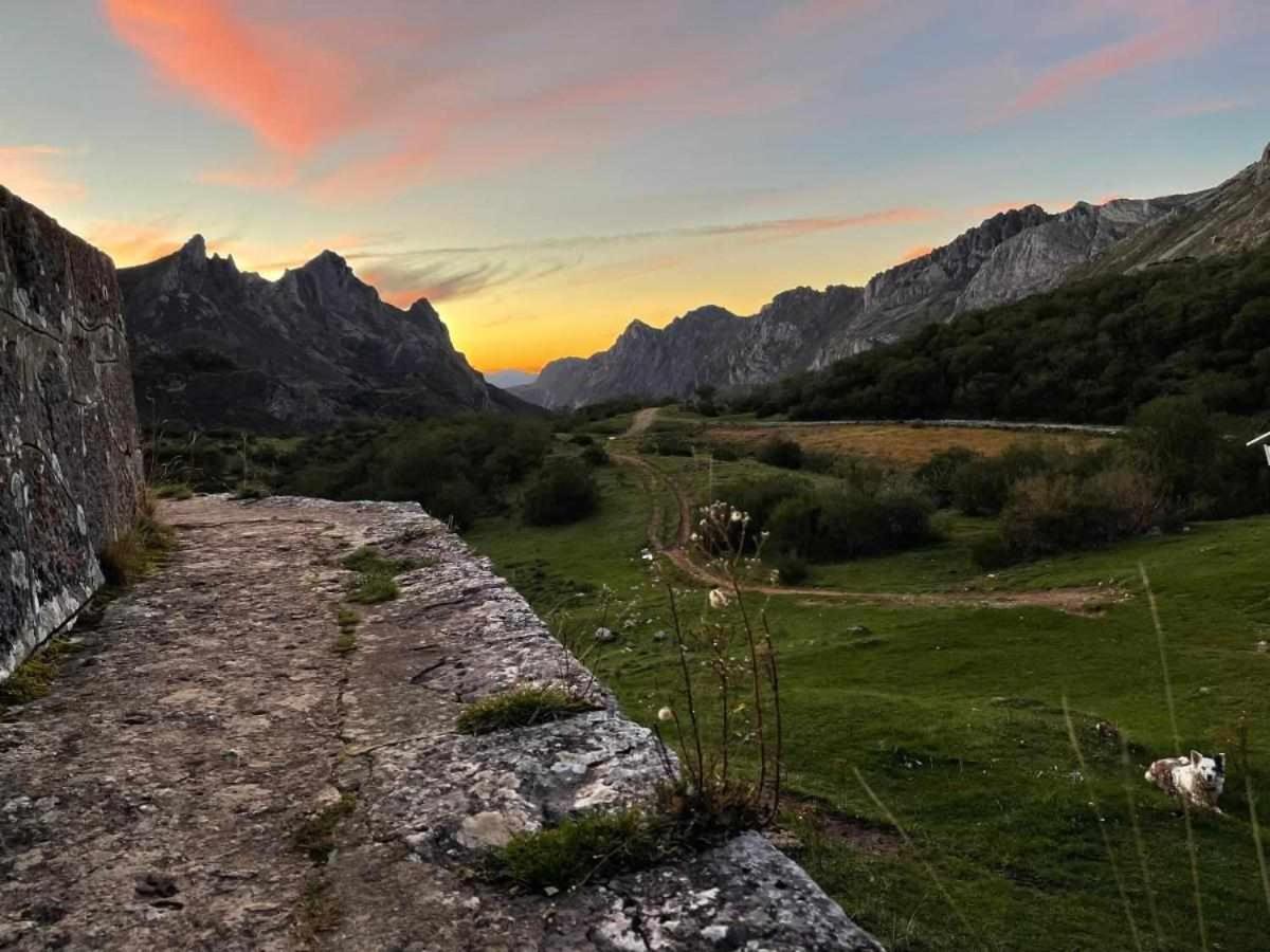 Apartamentos Rurales La Laguna Somiedo Valle de Lago Exteriör bild