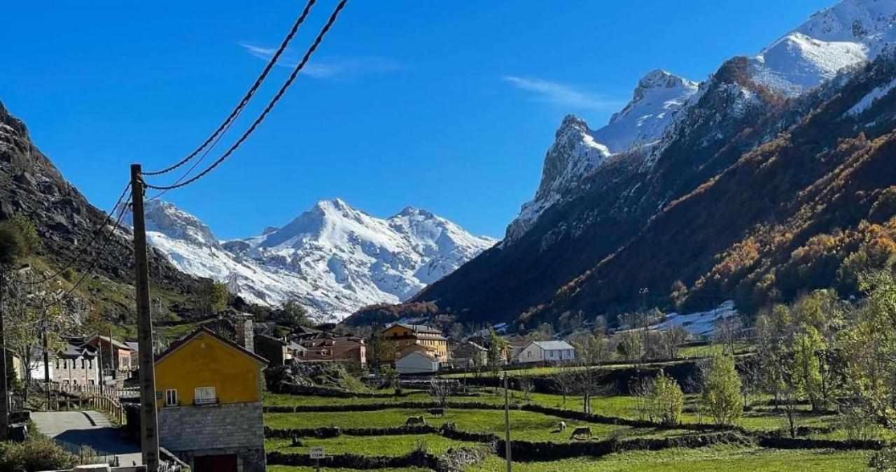 Apartamentos Rurales La Laguna Somiedo Valle de Lago Exteriör bild