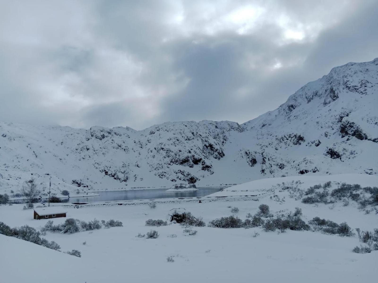 Apartamentos Rurales La Laguna Somiedo Valle de Lago Exteriör bild