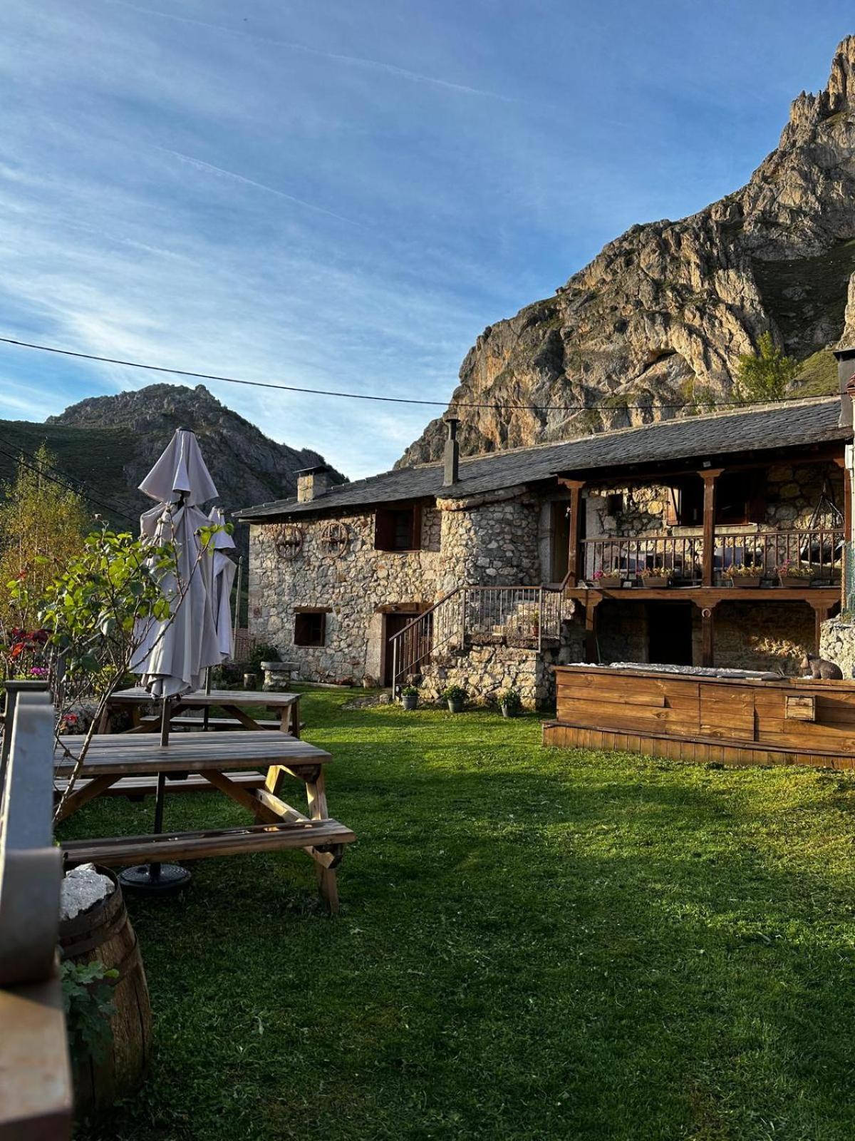 Apartamentos Rurales La Laguna Somiedo Valle de Lago Exteriör bild