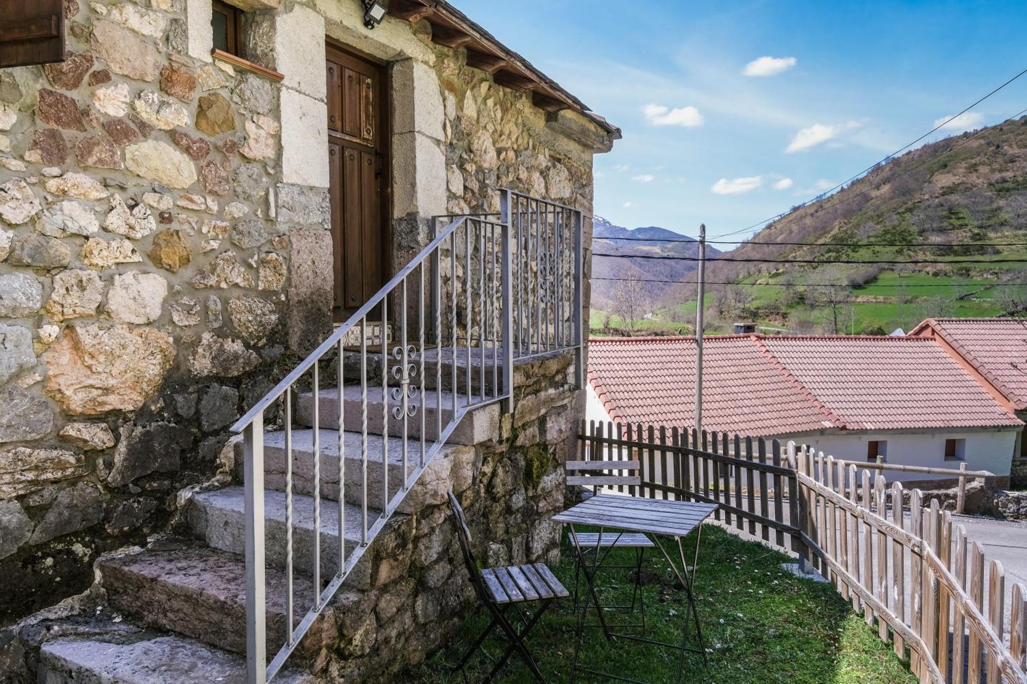 Apartamentos Rurales La Laguna Somiedo Valle de Lago Exteriör bild
