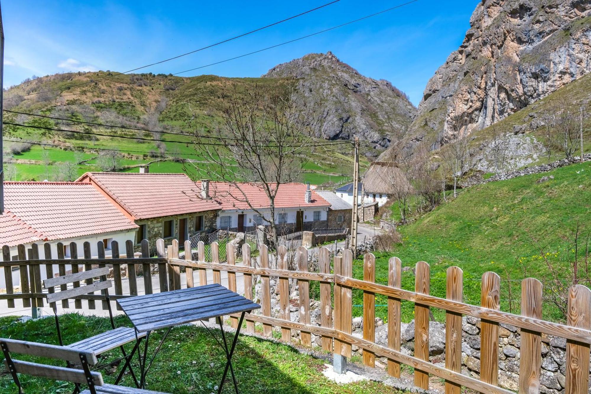 Apartamentos Rurales La Laguna Somiedo Valle de Lago Exteriör bild